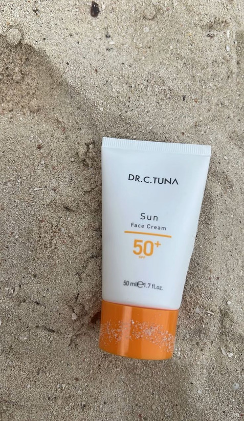 کرم ضد آفتاب دکتر سیتونا فارماسی Farmasi Dr.C.Tuna آبرسان مدل +Sun SPF 50 حجم 50 میلیلیتر
